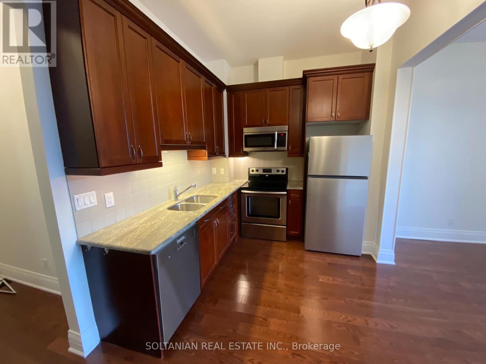 425 - 80 Burns Boulevard, King, Ontario  L7B 0B3 - Photo 7 - N12920836