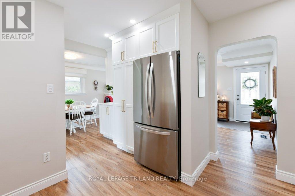 Photo 13 of 34 for 454 Jellicoe Crescent