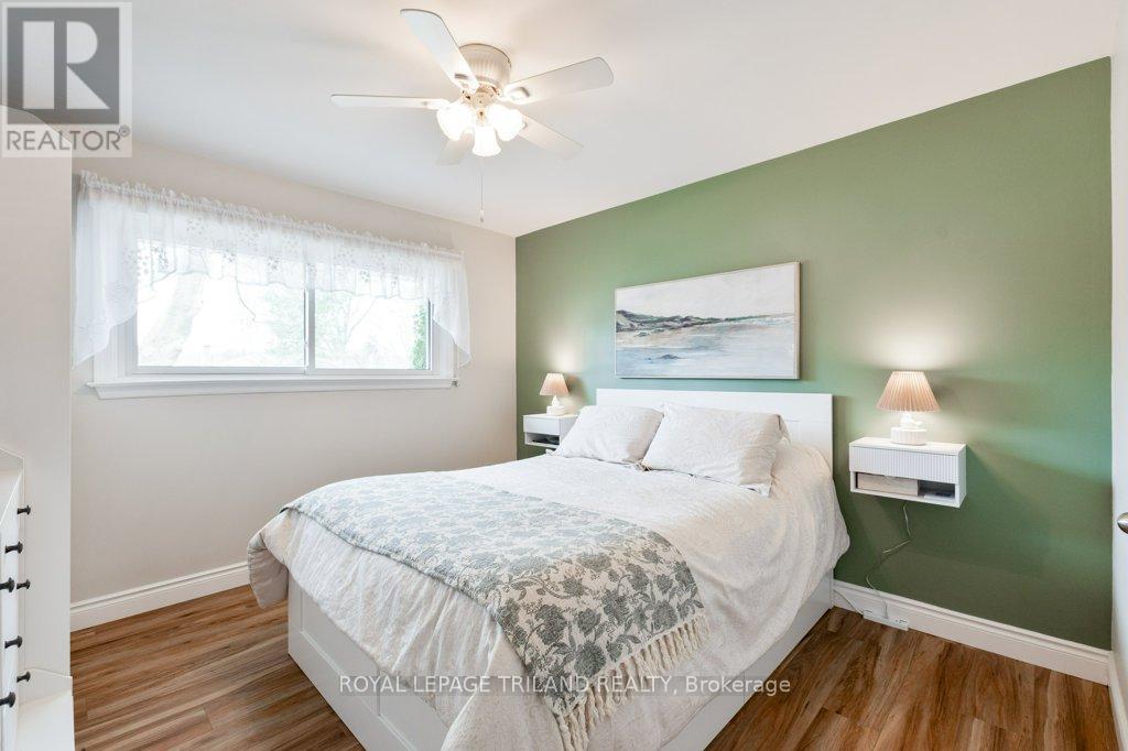 Photo 14 of 34 for 454 Jellicoe Crescent