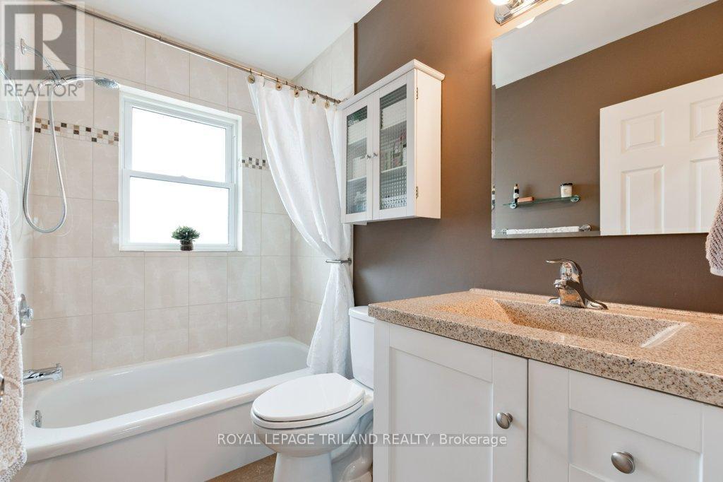 Photo 17 of 34 for 454 Jellicoe Crescent