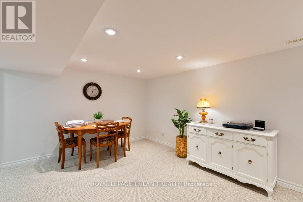 Photo 21 of 34 for 454 Jellicoe Crescent