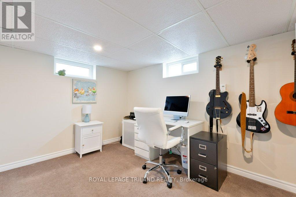 Photo 22 of 34 for 454 Jellicoe Crescent