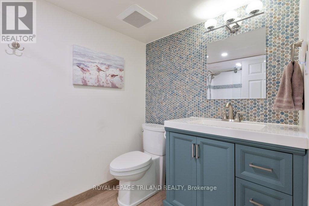 Photo 24 of 34 for 454 Jellicoe Crescent