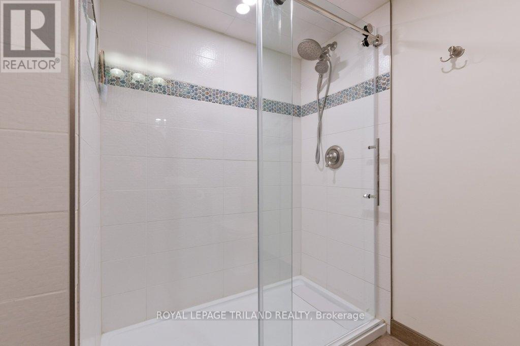 Photo 25 of 34 for 454 Jellicoe Crescent