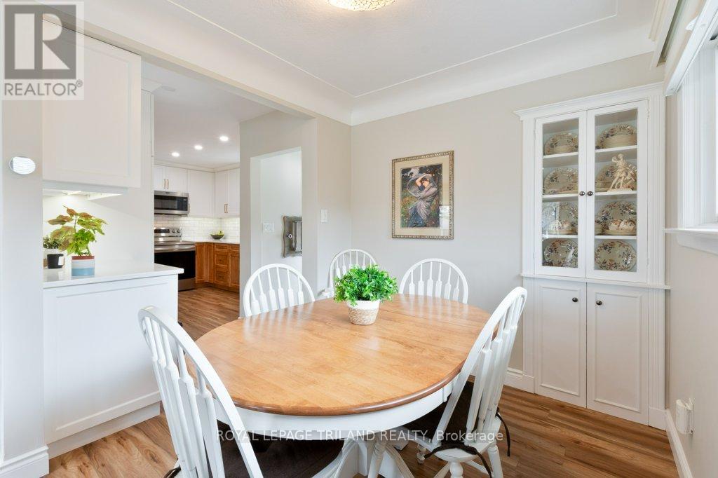 Photo 7 of 34 for 454 Jellicoe Crescent