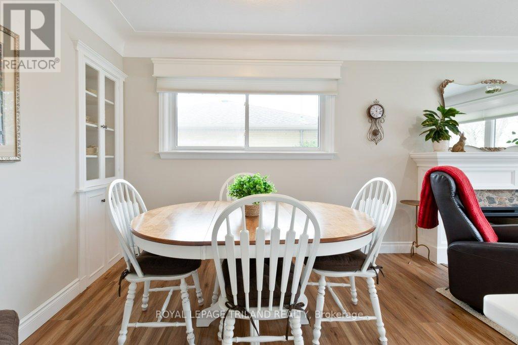 Photo 8 of 34 for 454 Jellicoe Crescent