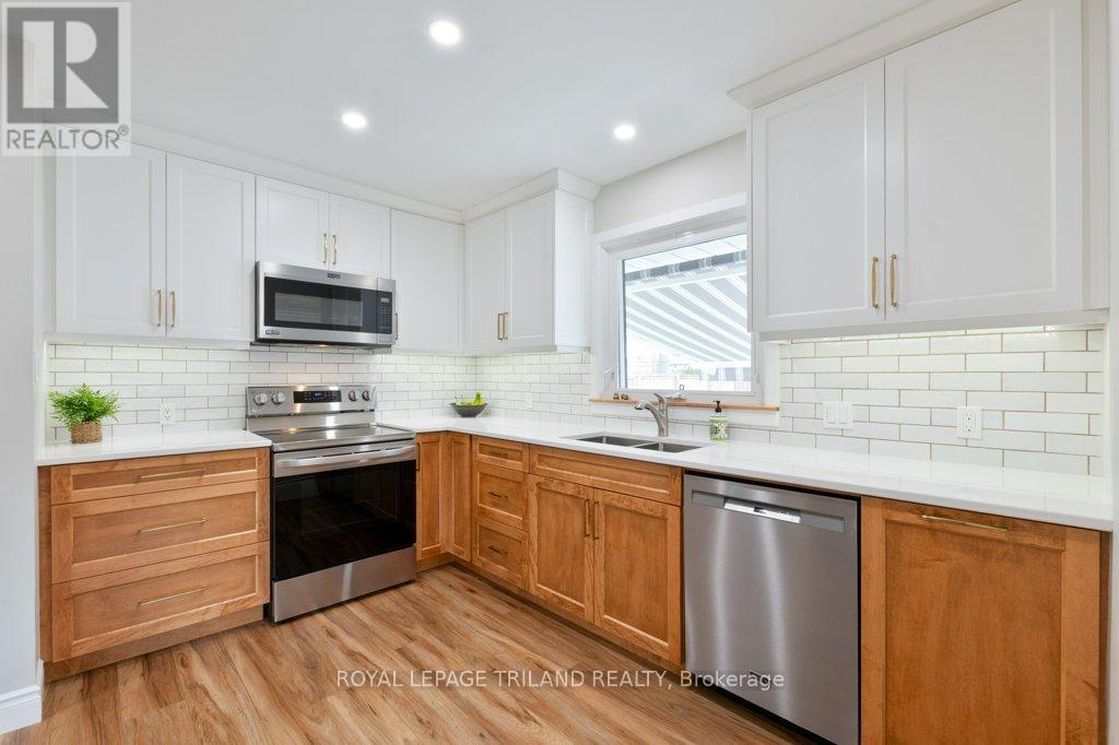 Photo 9 of 34 for 454 Jellicoe Crescent