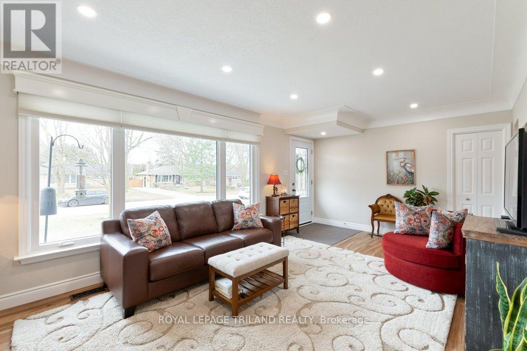 454 Jellicoe Crescent, London South, Ontario  N6K 2M5 - Photo 5 - X12920866