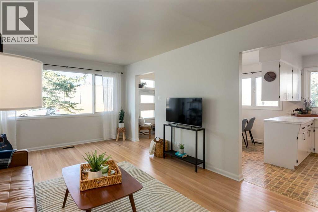 126 Winston Drive Sw, Calgary, Alberta  T3C 2P9 - Photo 6 - A2279298