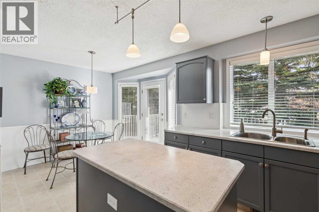 22 Confederation Villas Nw, Calgary, Alberta  T2L 2K9 - Photo 11 - A2295652