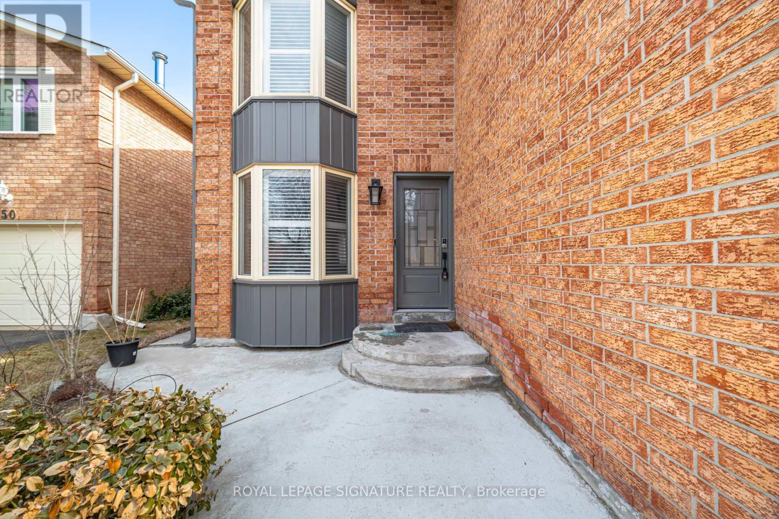 48 Evalene Court, Brampton, Ontario  L6Z 3A5 - Photo 3 - W12920784