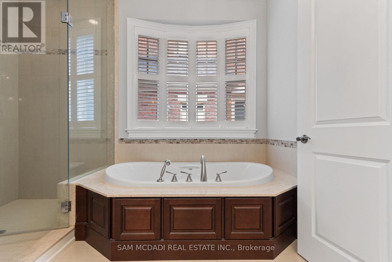 1857 Ivygate Court, Mississauga, Ontario  L5L 0A8 - Photo 24 - W12920792