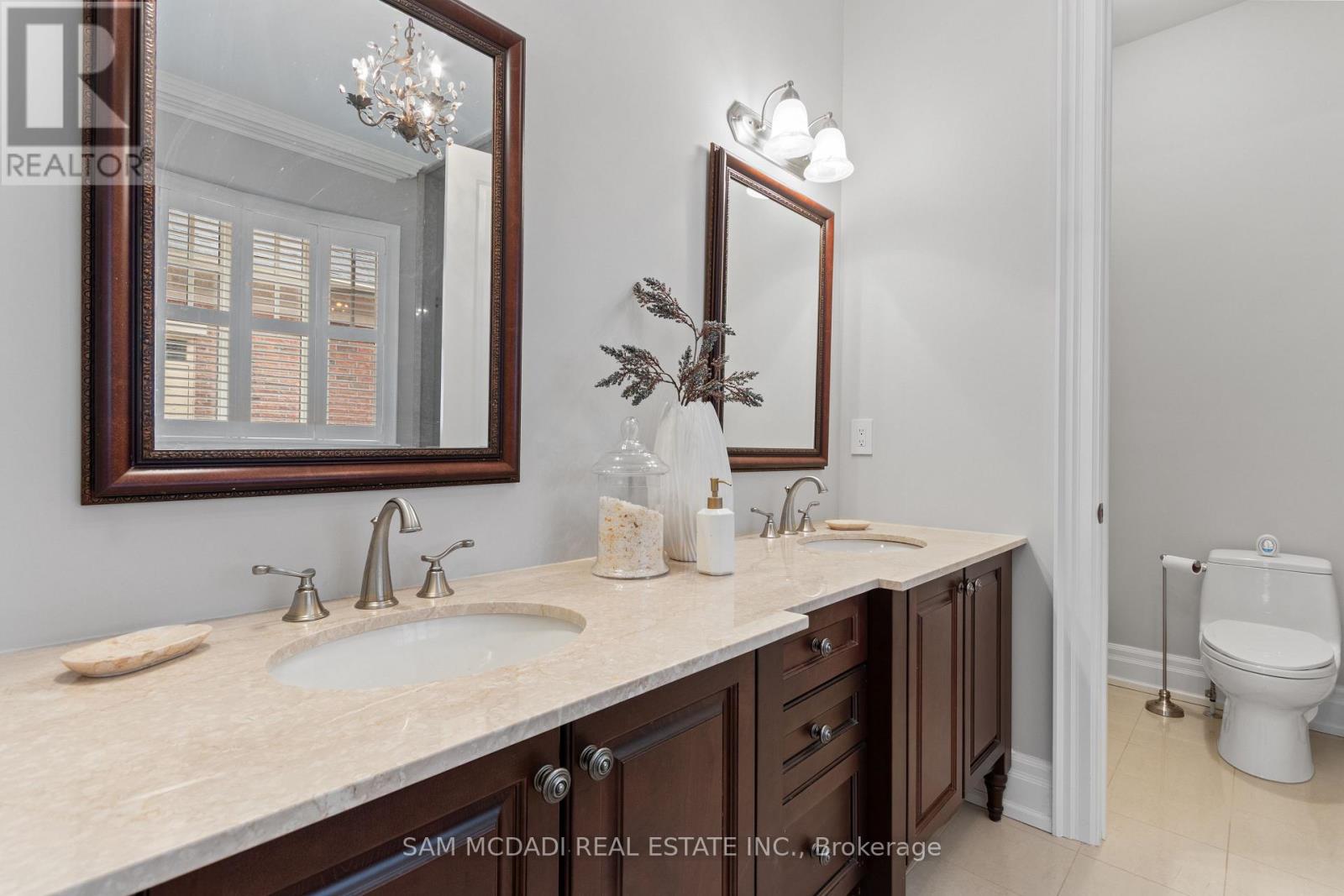 1857 Ivygate Court, Mississauga, Ontario  L5L 0A8 - Photo 25 - W12920792