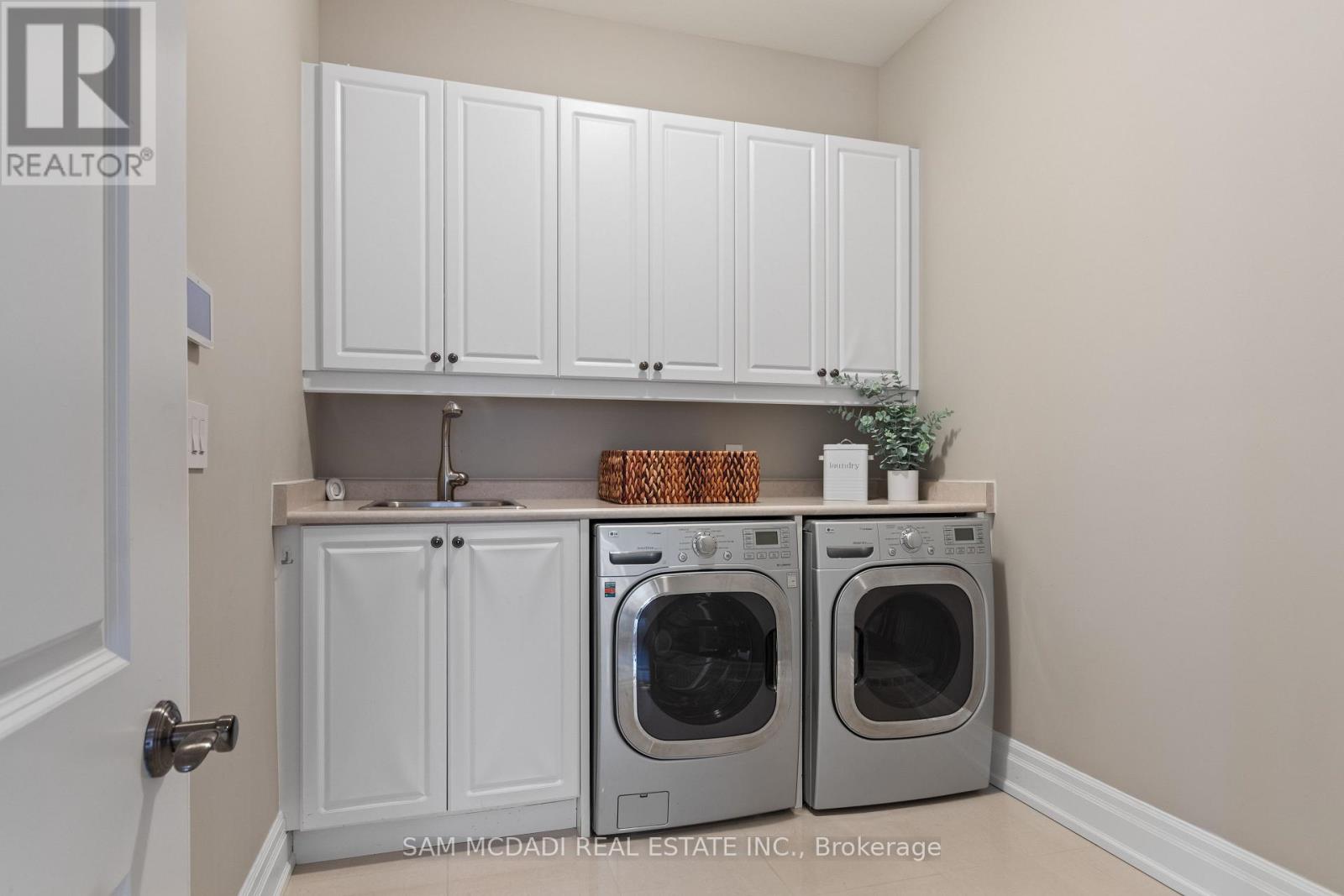 1857 Ivygate Court, Mississauga, Ontario  L5L 0A8 - Photo 26 - W12920792