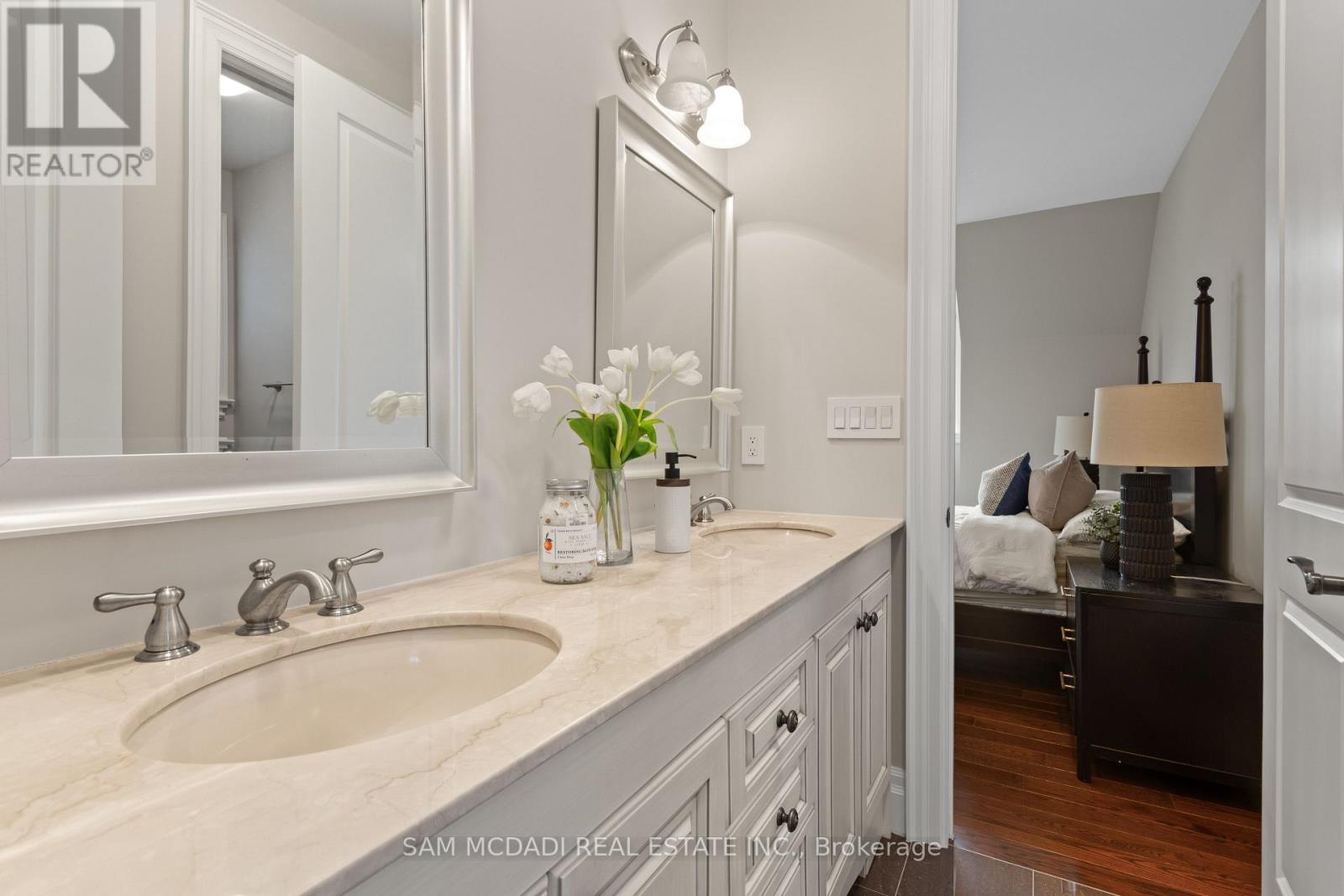 1857 Ivygate Court, Mississauga, Ontario  L5L 0A8 - Photo 38 - W12920792