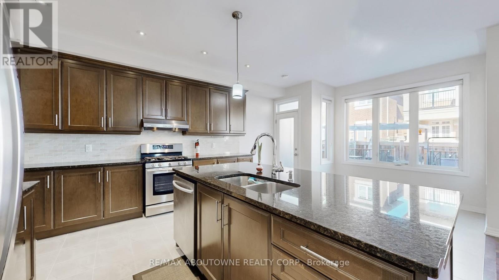 273 Sixteen Mile Drive, Oakville, Ontario  L6M 0V8 - Photo 10 - W12920840