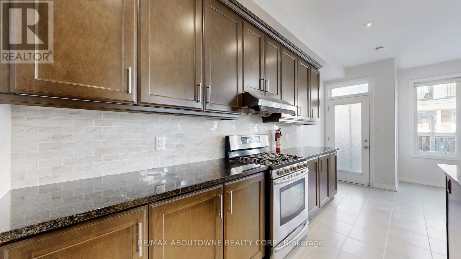 273 Sixteen Mile Drive, Oakville, Ontario  L6M 0V8 - Photo 12 - W12920840