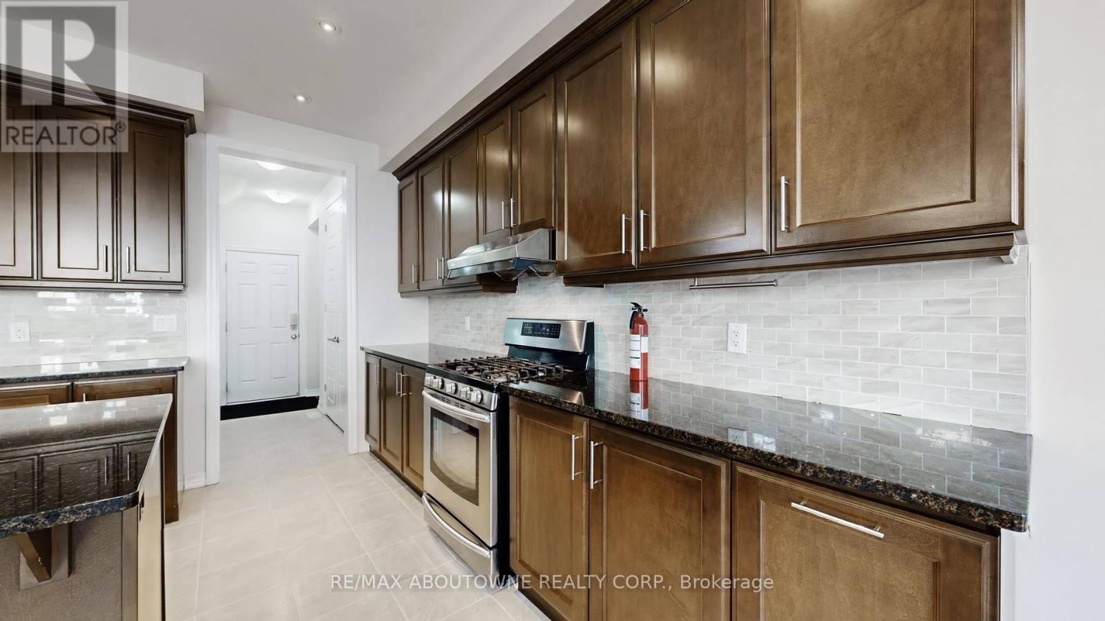 273 Sixteen Mile Drive, Oakville, Ontario  L6M 0V8 - Photo 13 - W12920840