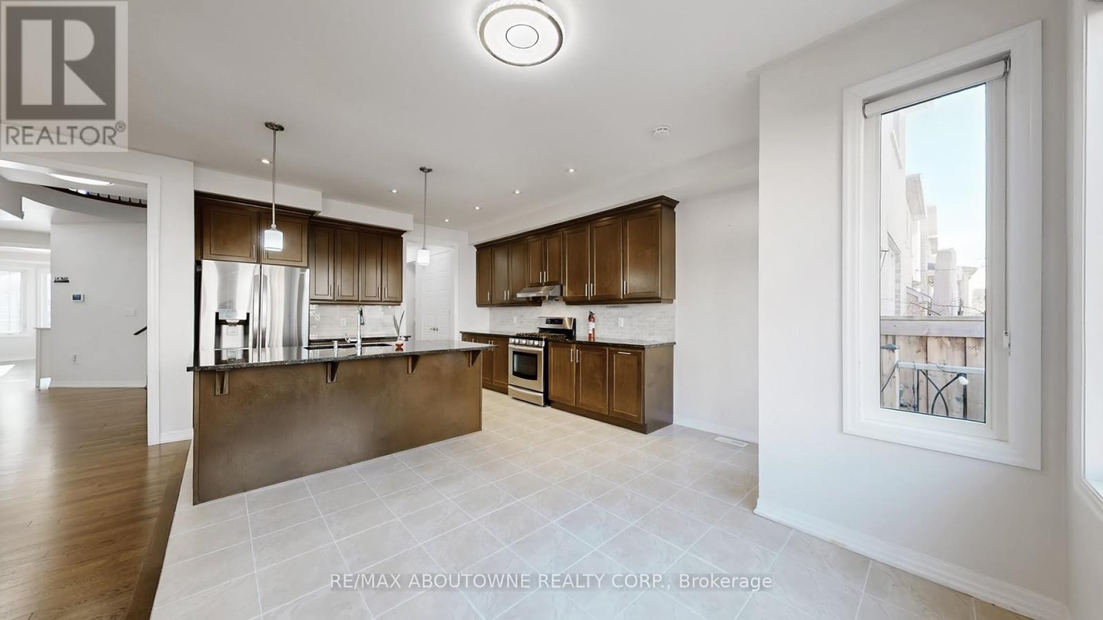 273 Sixteen Mile Drive, Oakville, Ontario  L6M 0V8 - Photo 16 - W12920840