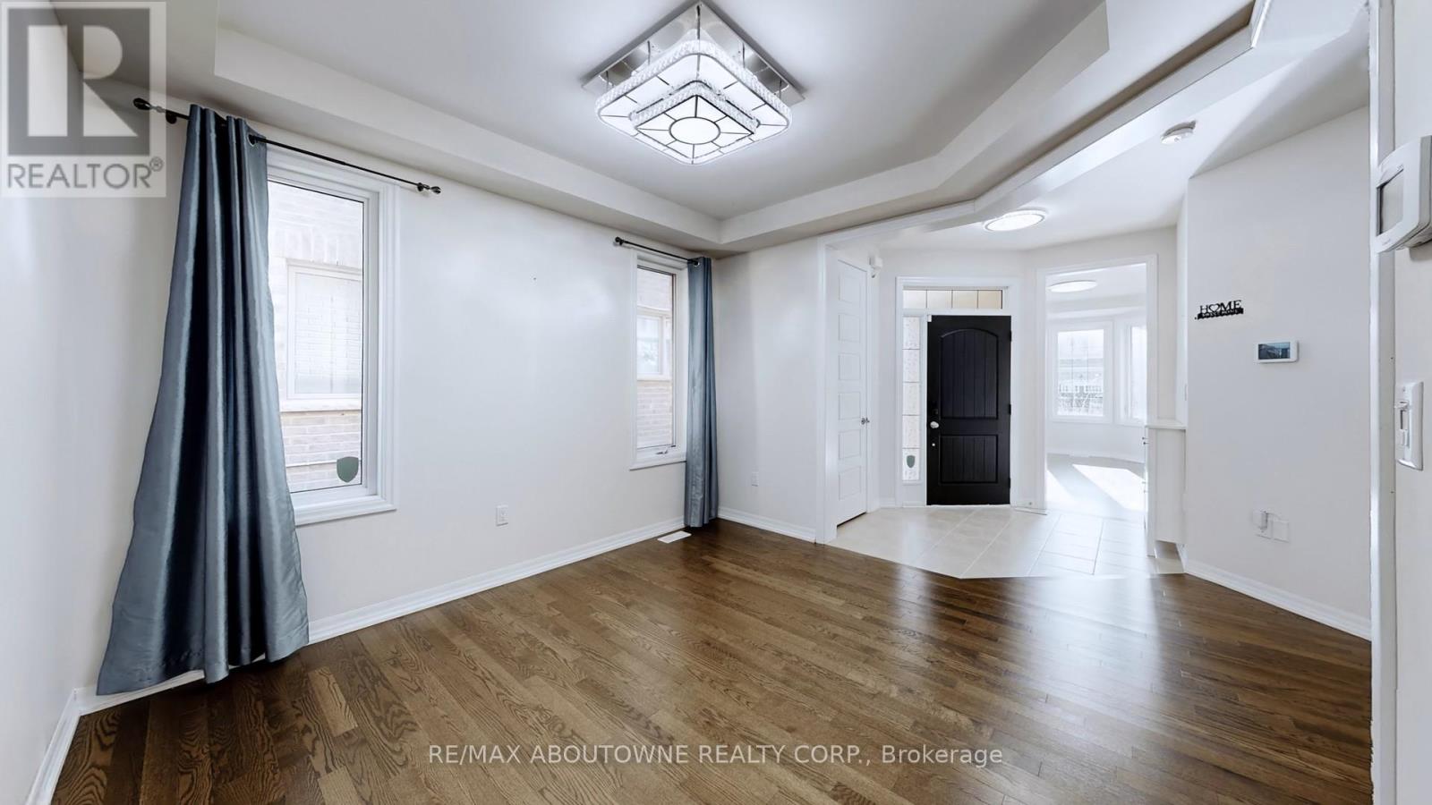 273 Sixteen Mile Drive, Oakville, Ontario  L6M 0V8 - Photo 2 - W12920840