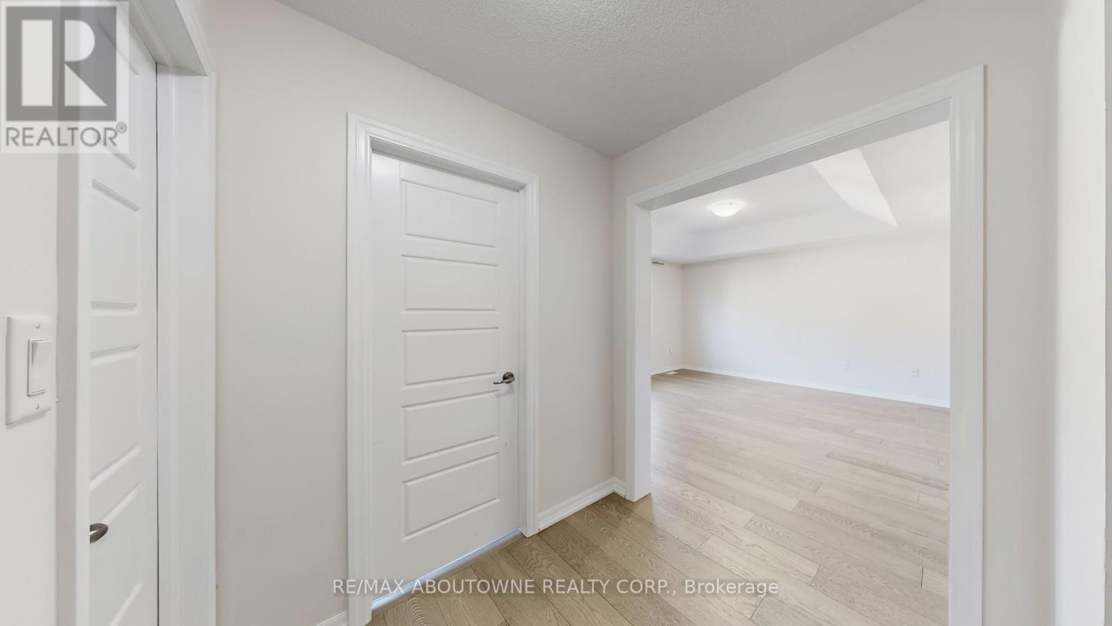 273 Sixteen Mile Drive, Oakville, Ontario  L6M 0V8 - Photo 24 - W12920840