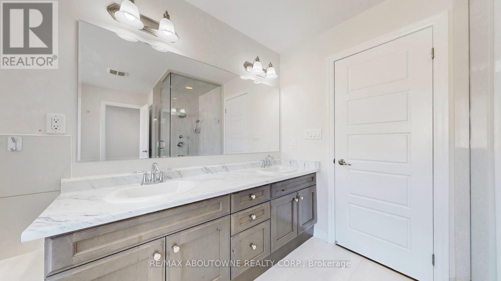 273 Sixteen Mile Drive, Oakville, Ontario  L6M 0V8 - Photo 25 - W12920840