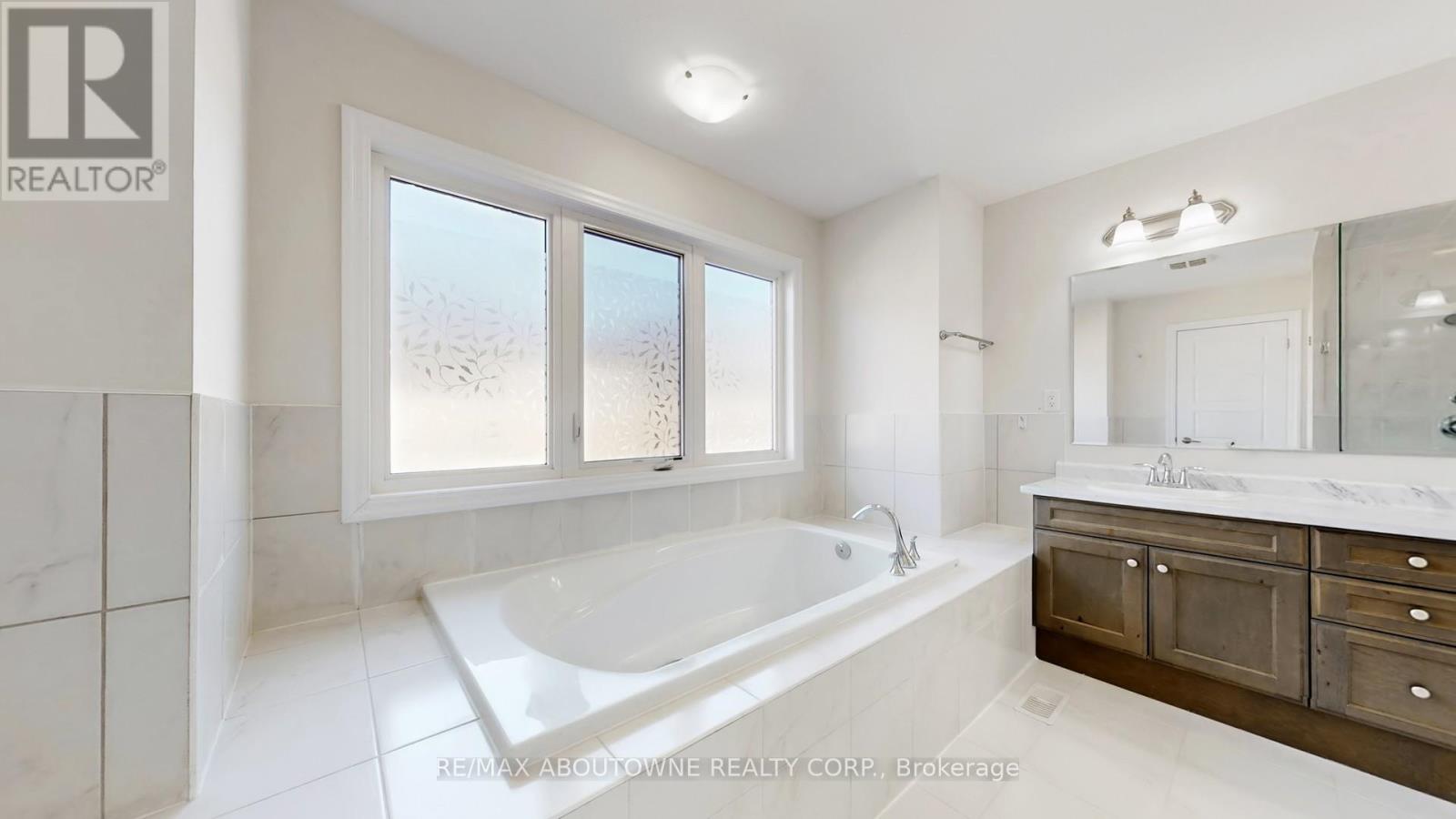 273 Sixteen Mile Drive, Oakville, Ontario  L6M 0V8 - Photo 28 - W12920840