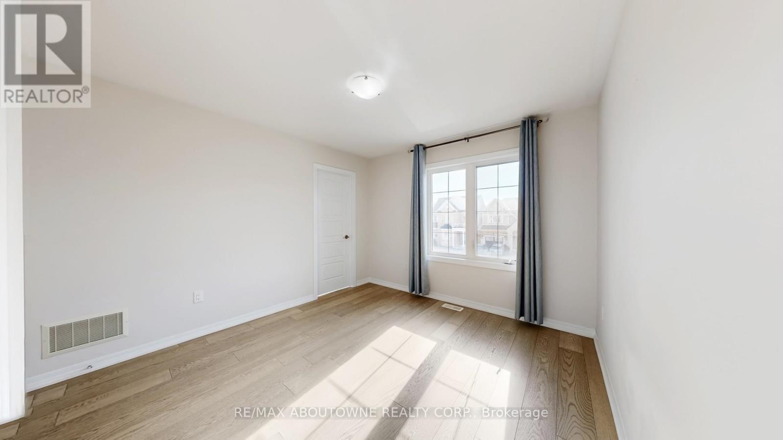 273 Sixteen Mile Drive, Oakville, Ontario  L6M 0V8 - Photo 32 - W12920840