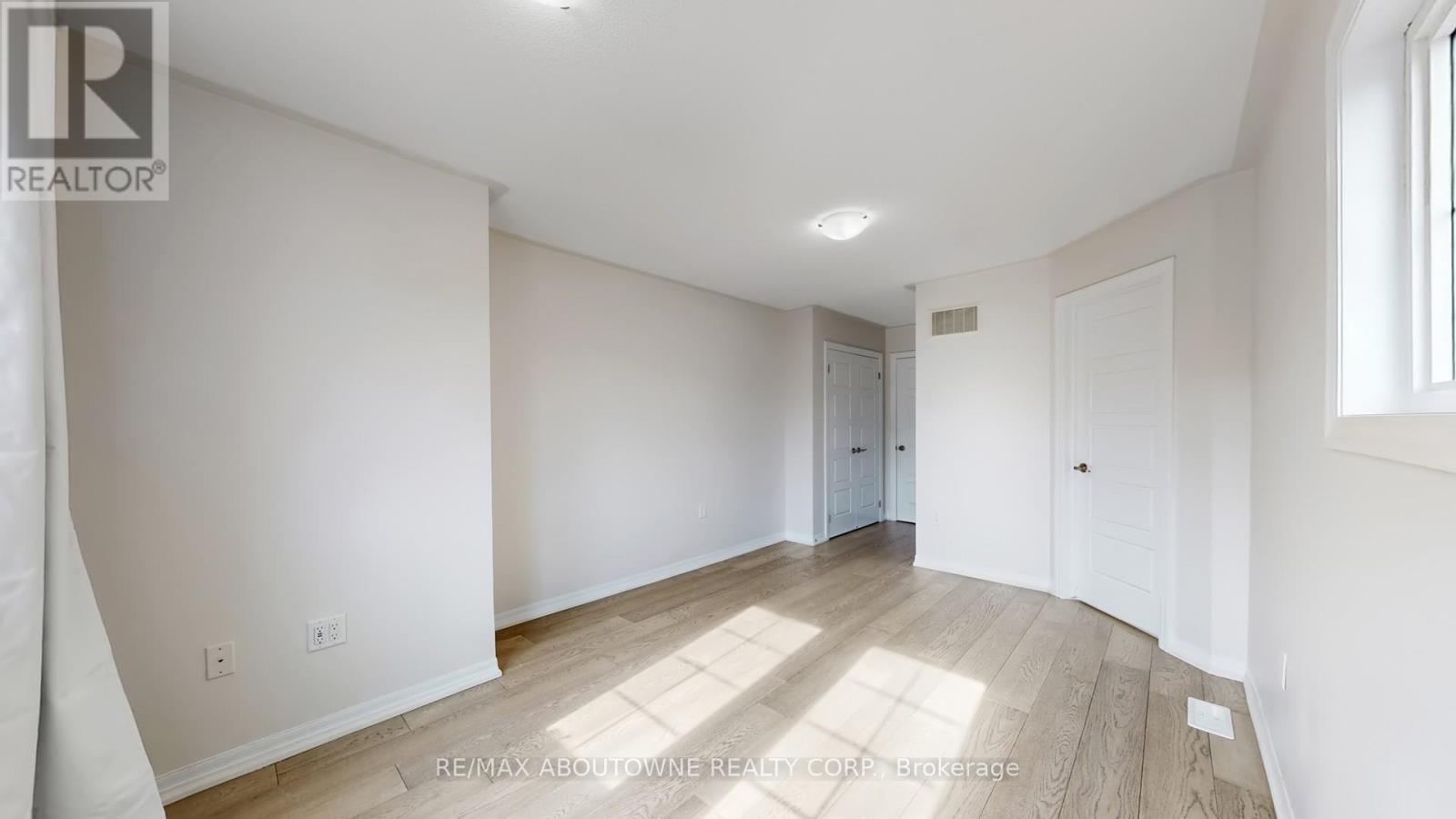 273 Sixteen Mile Drive, Oakville, Ontario  L6M 0V8 - Photo 39 - W12920840