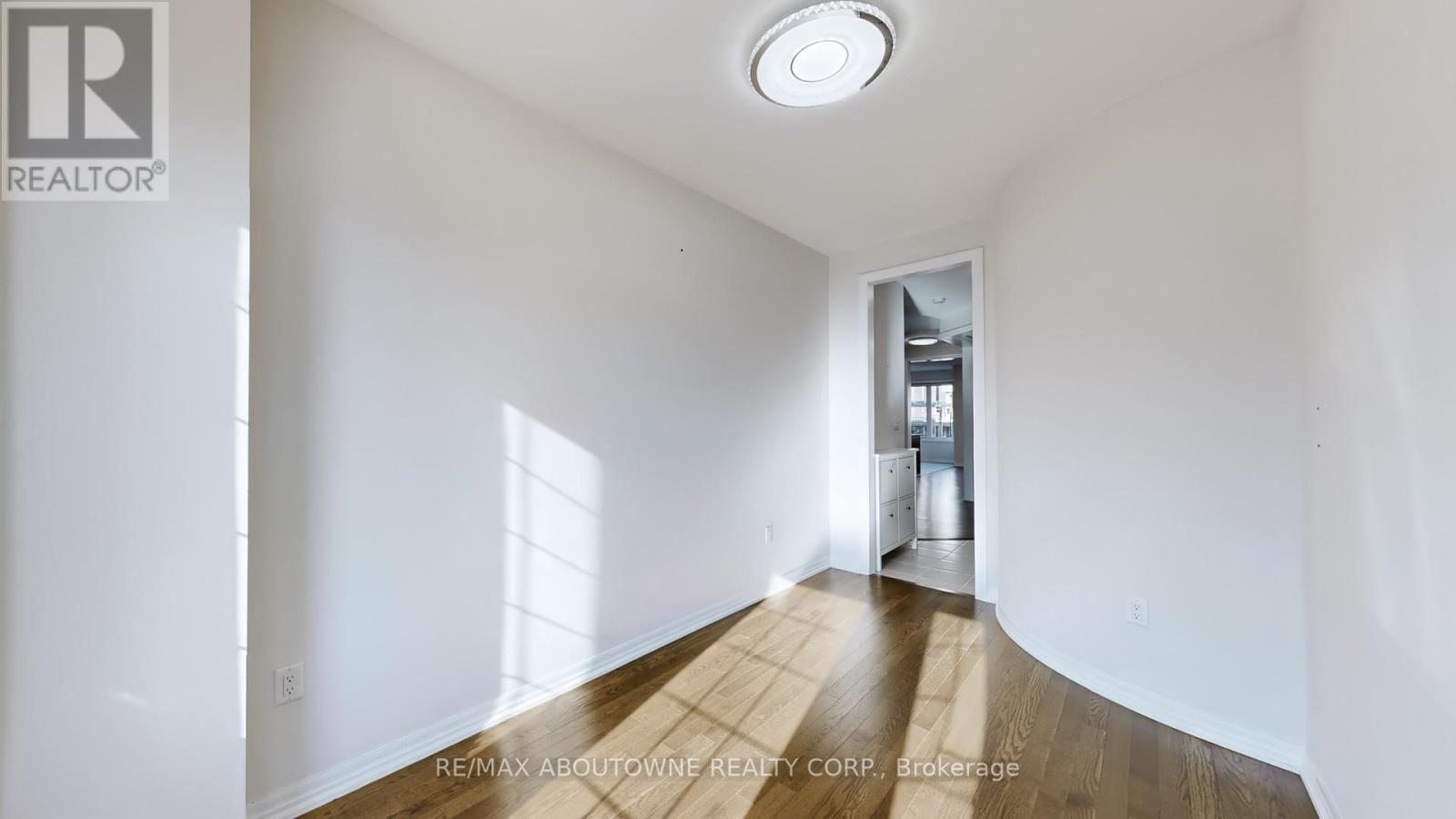 273 Sixteen Mile Drive, Oakville, Ontario  L6M 0V8 - Photo 4 - W12920840