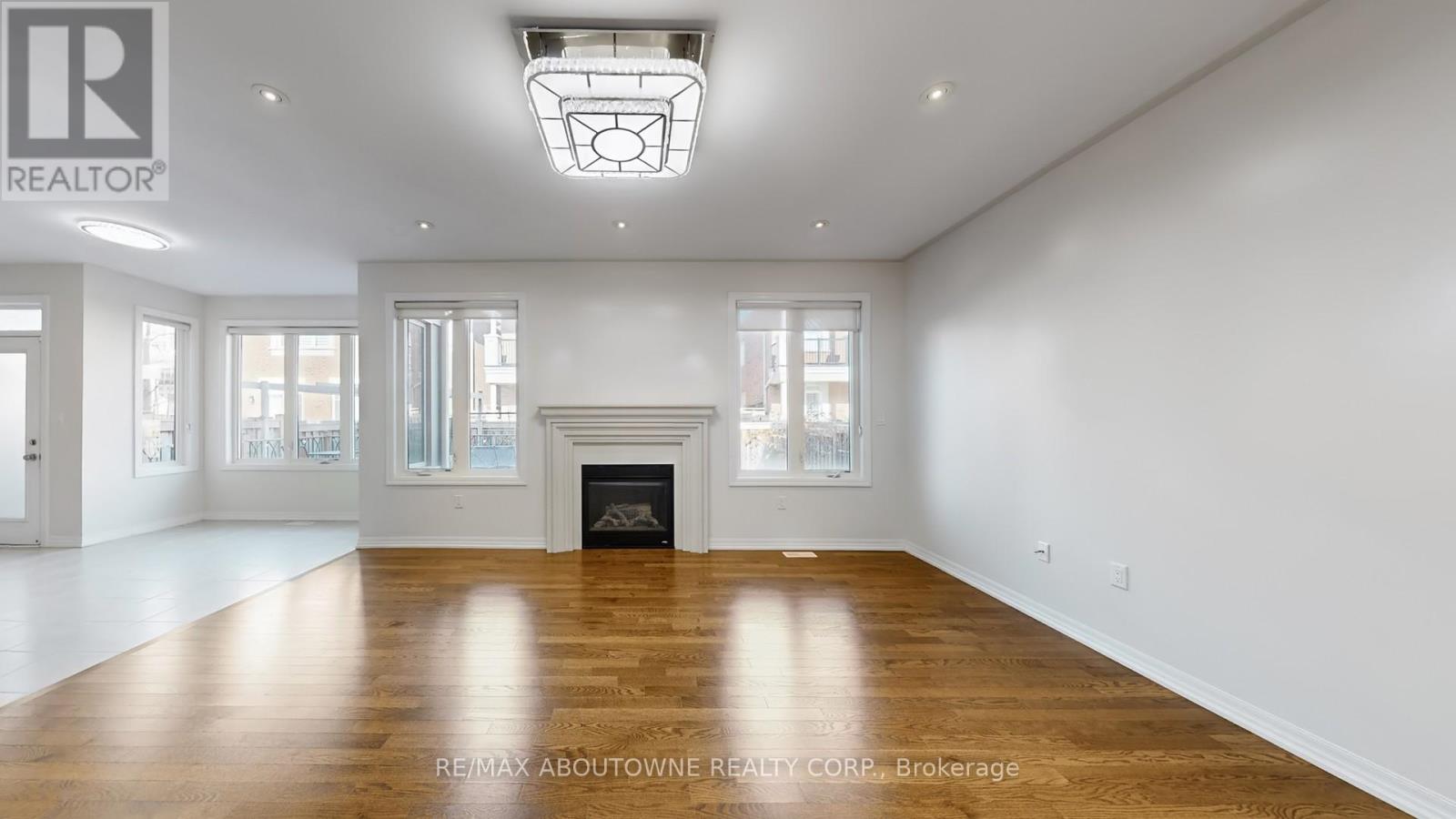 273 Sixteen Mile Drive, Oakville, Ontario  L6M 0V8 - Photo 5 - W12920840