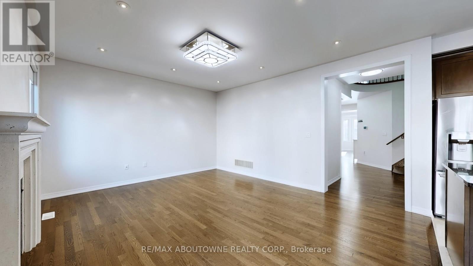 273 Sixteen Mile Drive, Oakville, Ontario  L6M 0V8 - Photo 8 - W12920840