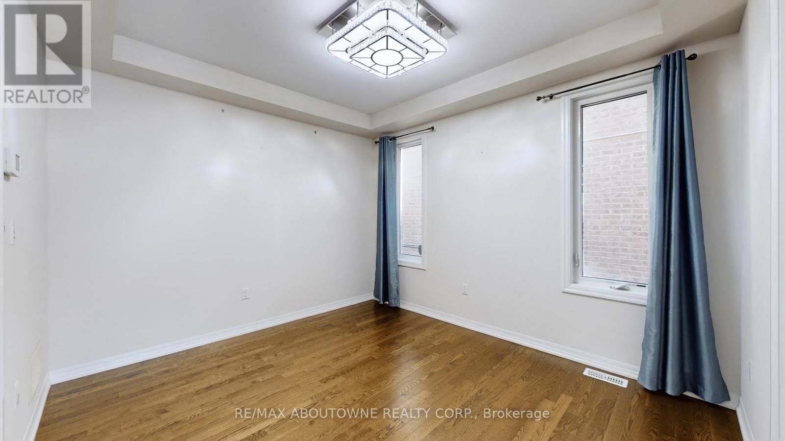 273 Sixteen Mile Drive, Oakville, Ontario  L6M 0V8 - Photo 9 - W12920840