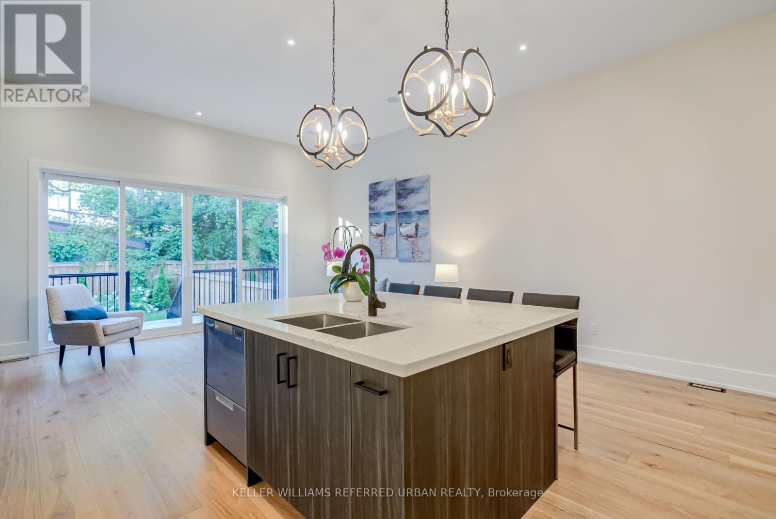 62 Ash Crescent, Toronto, Ontario  M8W 1E6 - Photo 10 - W12920890