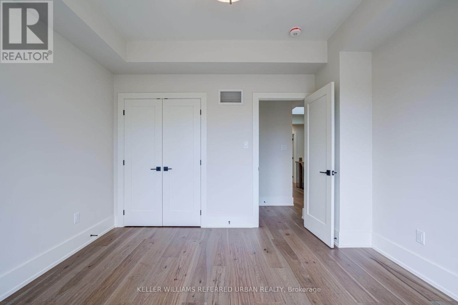 62 Ash Crescent, Toronto, Ontario  M8W 1E6 - Photo 36 - W12920890