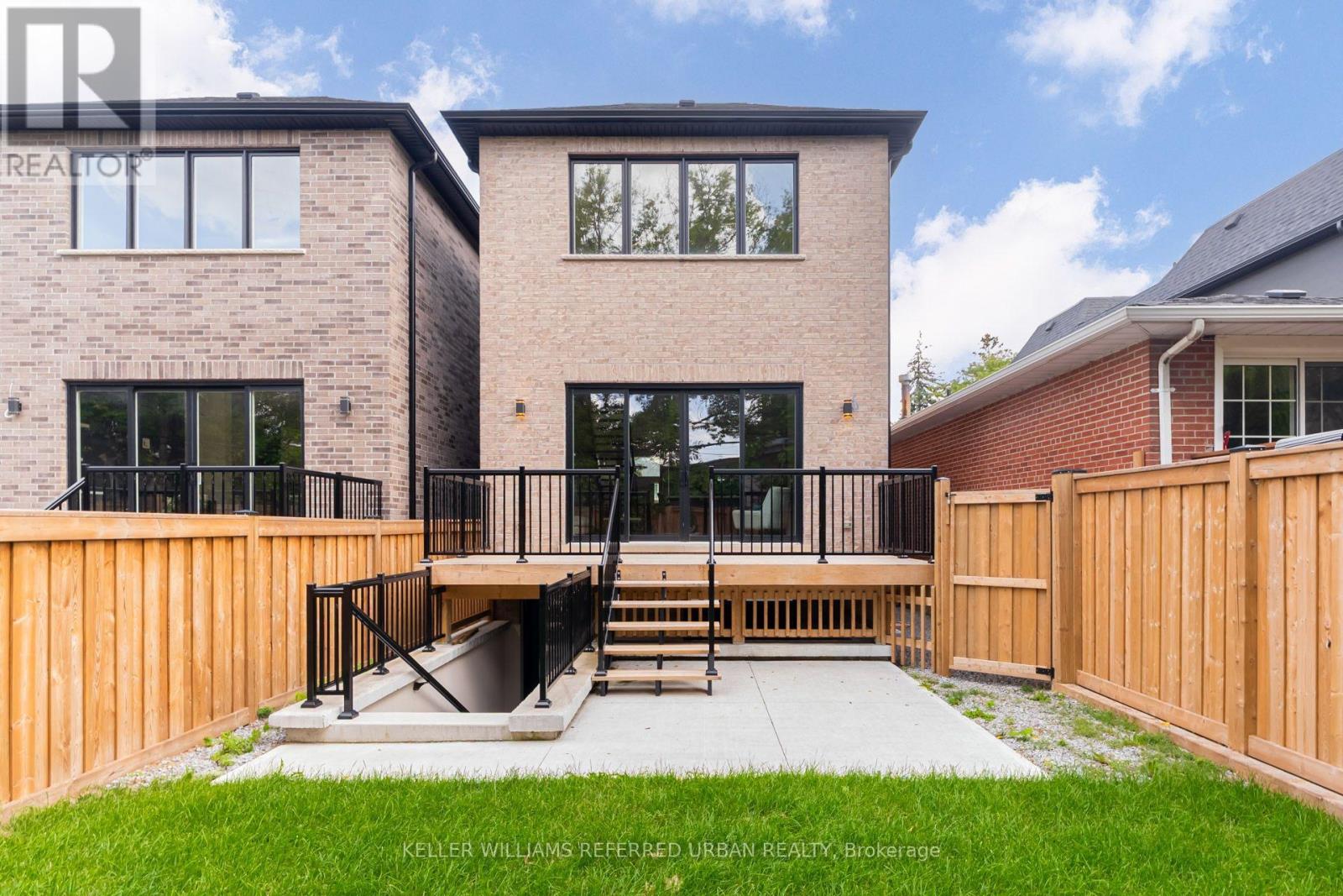 62 Ash Crescent, Toronto, Ontario  M8W 1E6 - Photo 45 - W12920890