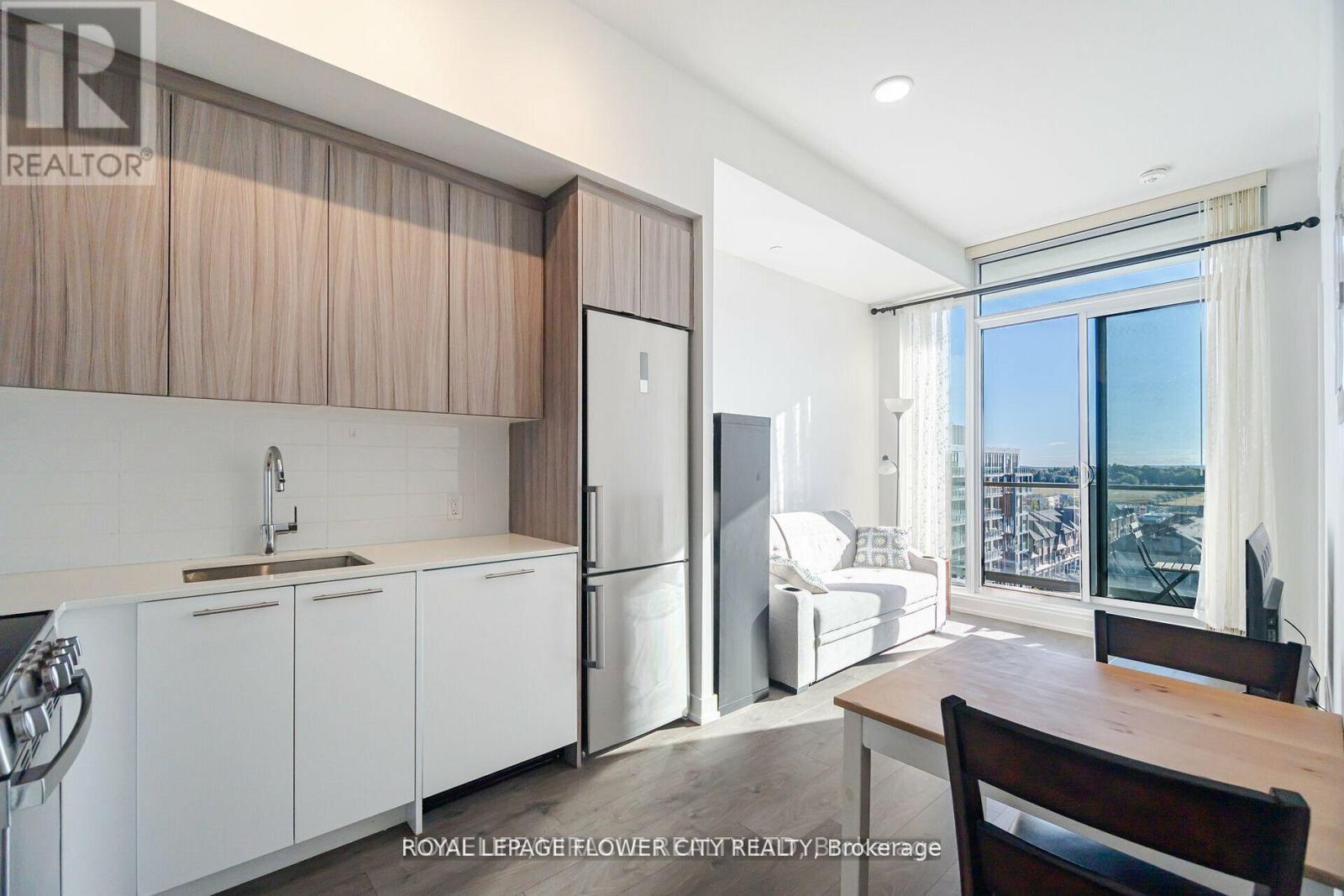 811 - 215 Veterans Drive, Brampton, Ontario  L7A 0B6 - Photo 4 - W12920906