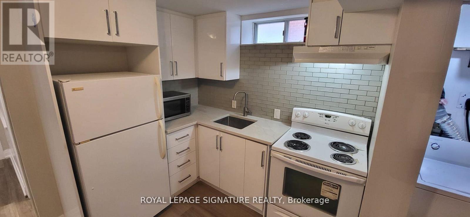 Bsmt - 32 Albion Street, Kitchener, Ontario  N2E 2N4 - Photo 5 - X12920810