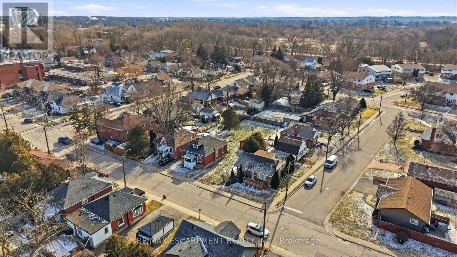 74 Brunswick Street, Brantford, Ontario  N3T 1G4 - Photo 10 - X12920848