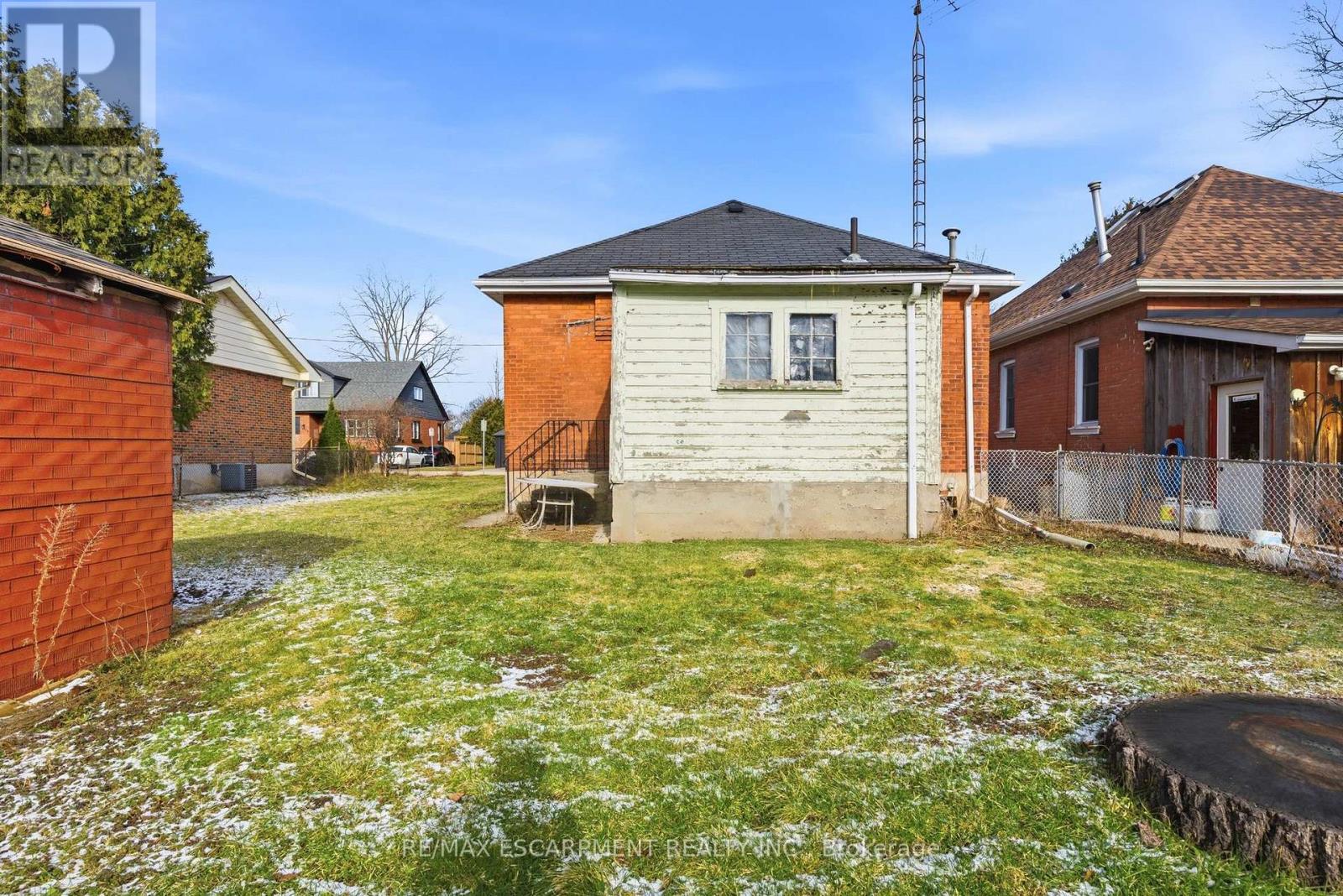 74 Brunswick Street, Brantford, Ontario  N3T 1G4 - Photo 9 - X12920848