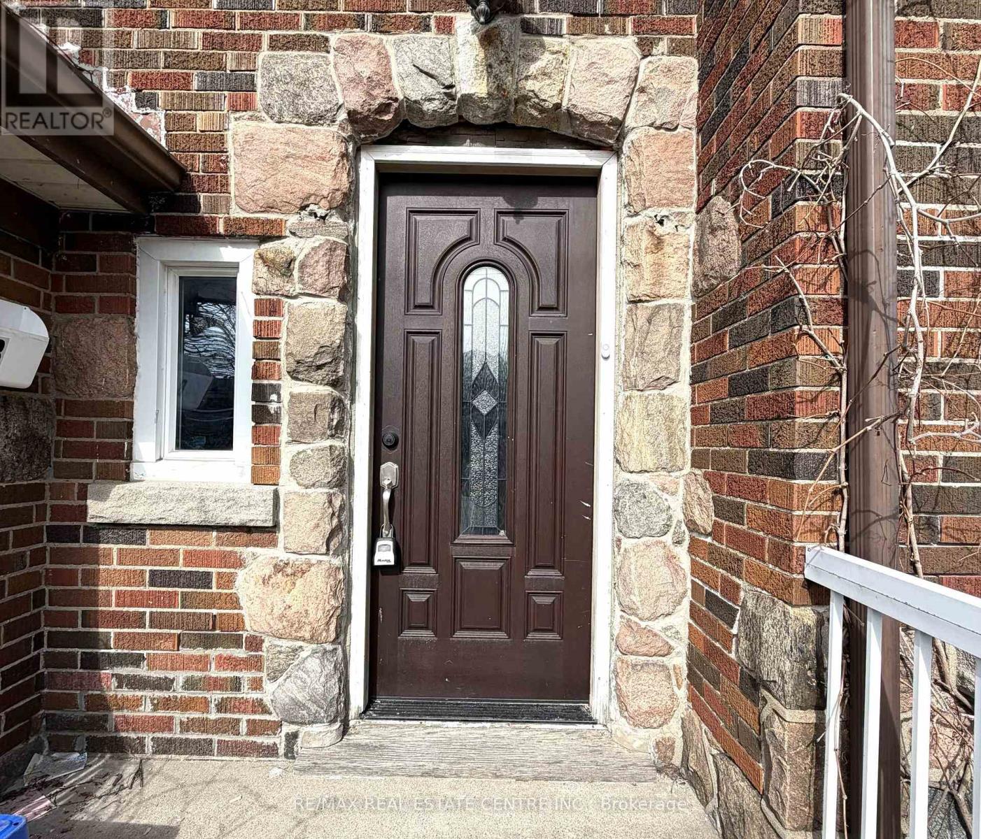 218 Weber Street E, Kitchener, Ontario  N2H 1E8 - Photo 2 - X12920870