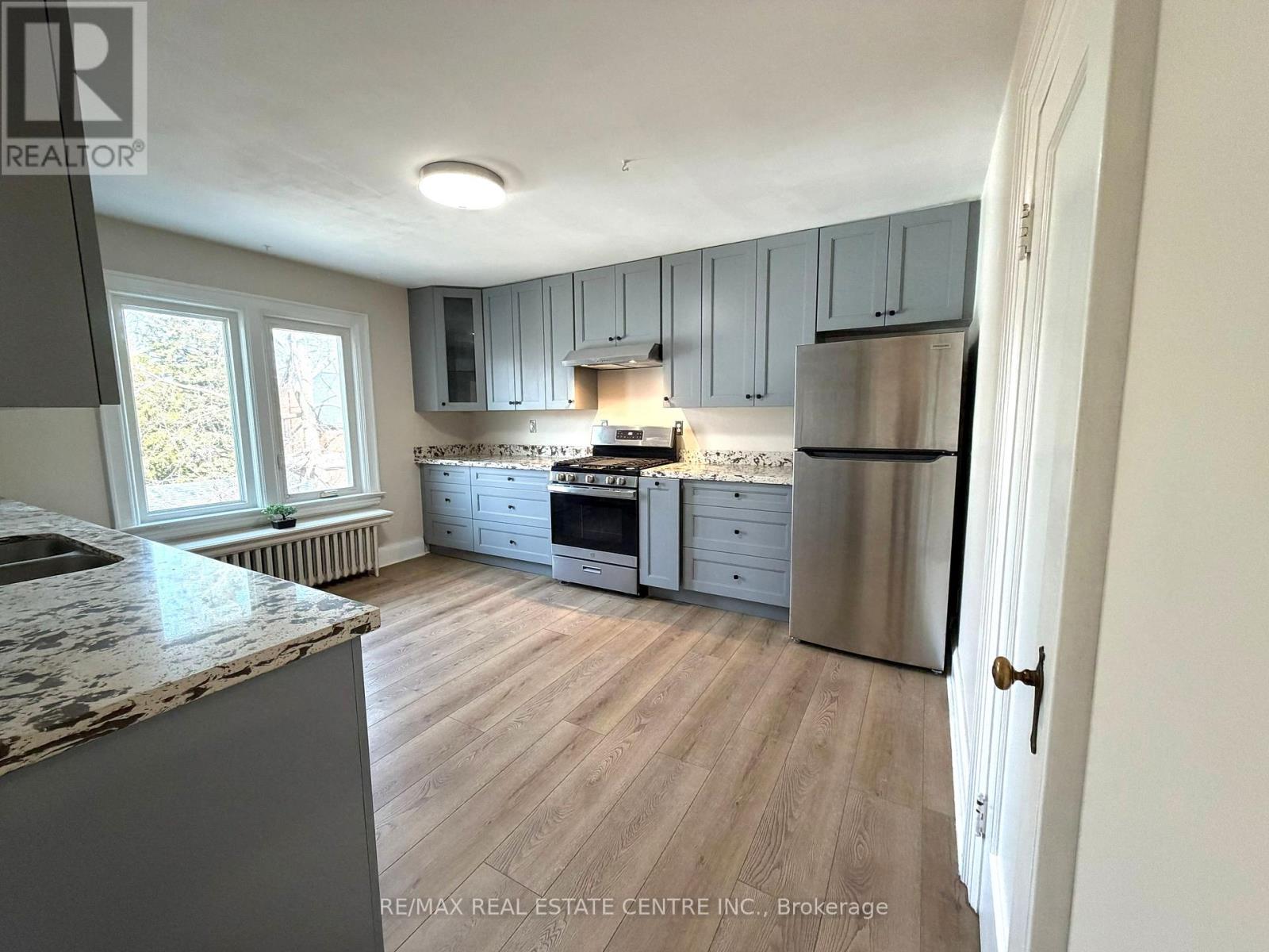 218 Weber Street E, Kitchener, Ontario  N2H 1E8 - Photo 5 - X12920870