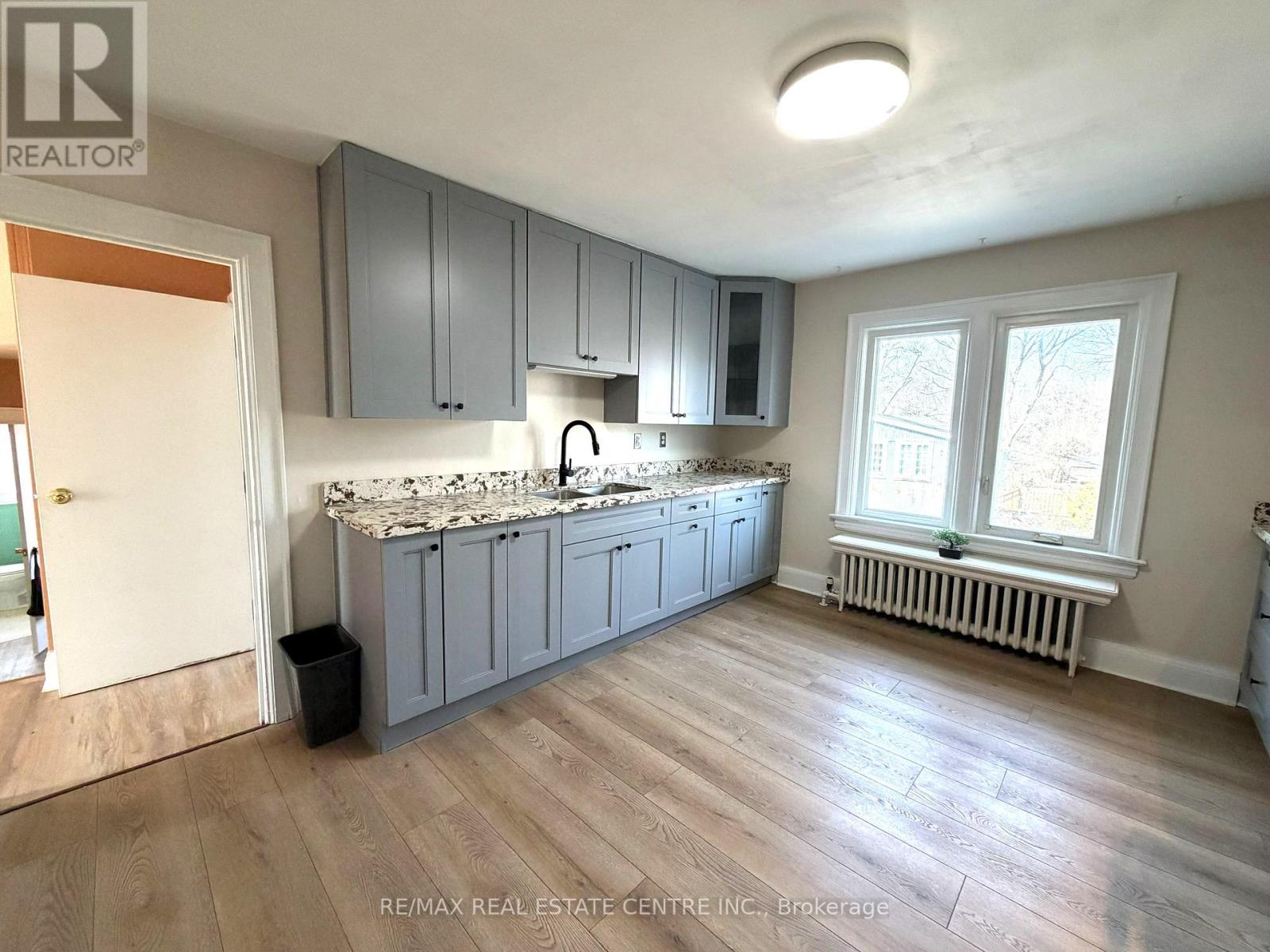 218 Weber Street E, Kitchener, Ontario  N2H 1E8 - Photo 6 - X12920870