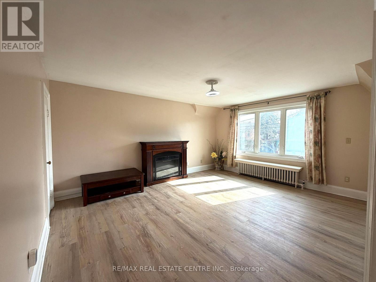 218 Weber Street E, Kitchener, Ontario  N2H 1E8 - Photo 7 - X12920870