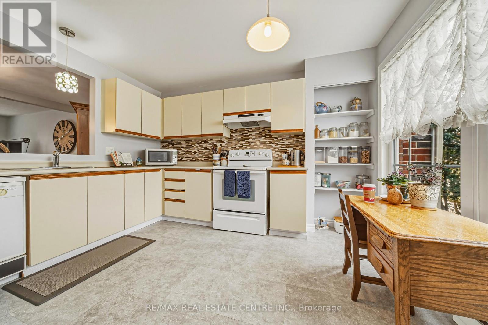 25 - 26 Poplar Drive, Cambridge, Ontario  N3C 4A3 - Photo 5 - X12920898