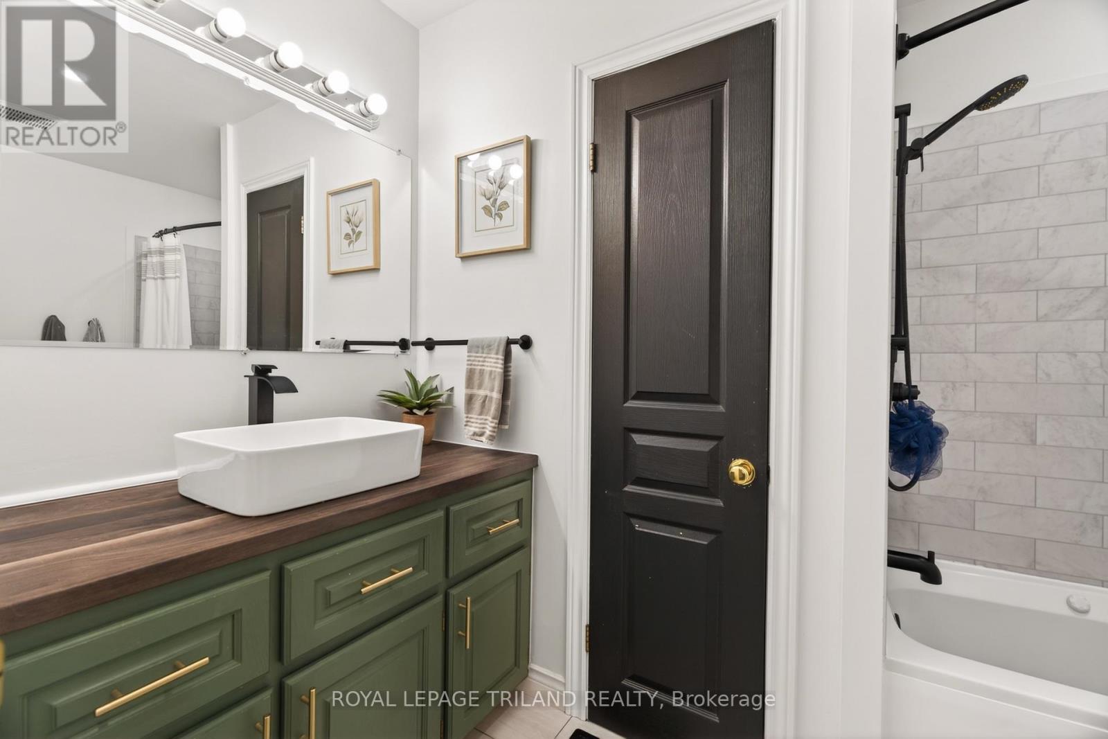 1 Dugald Street, Southwest Middlesex, Ontario  N0L 1A0 - Photo 18 - X12868704