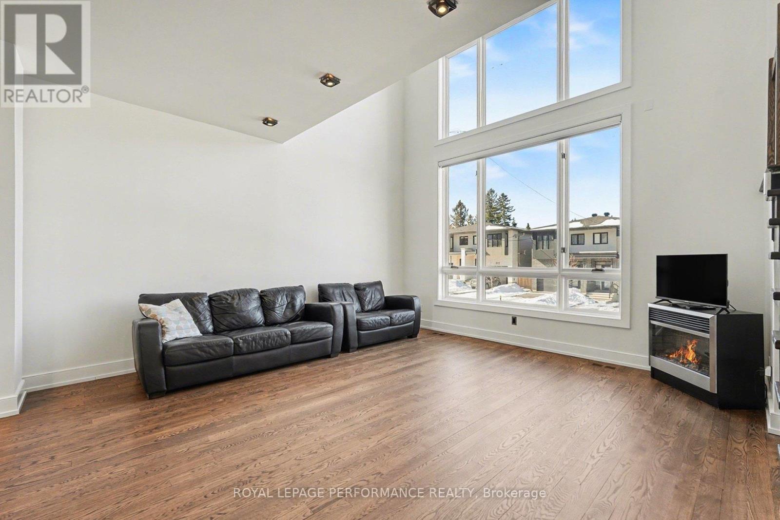 805 Kingsmere Avenue, Ottawa, Ontario  K2A 3J8 - Photo 5 - X12920672