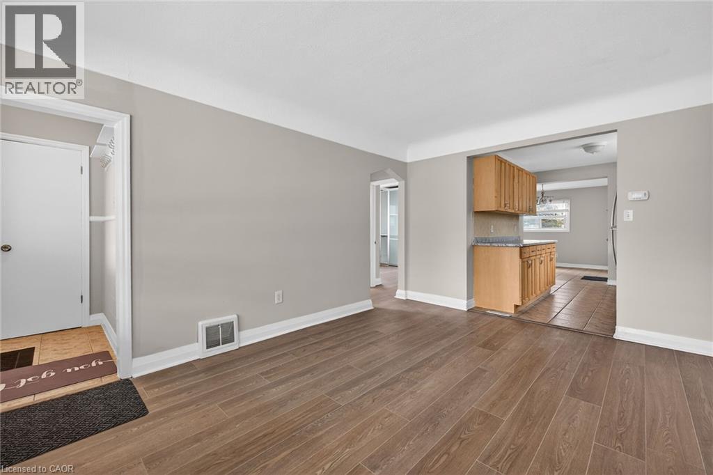 219 East 21st Street, Hamilton, Ontario  L8V 2T6 - Photo 8 - 40815041