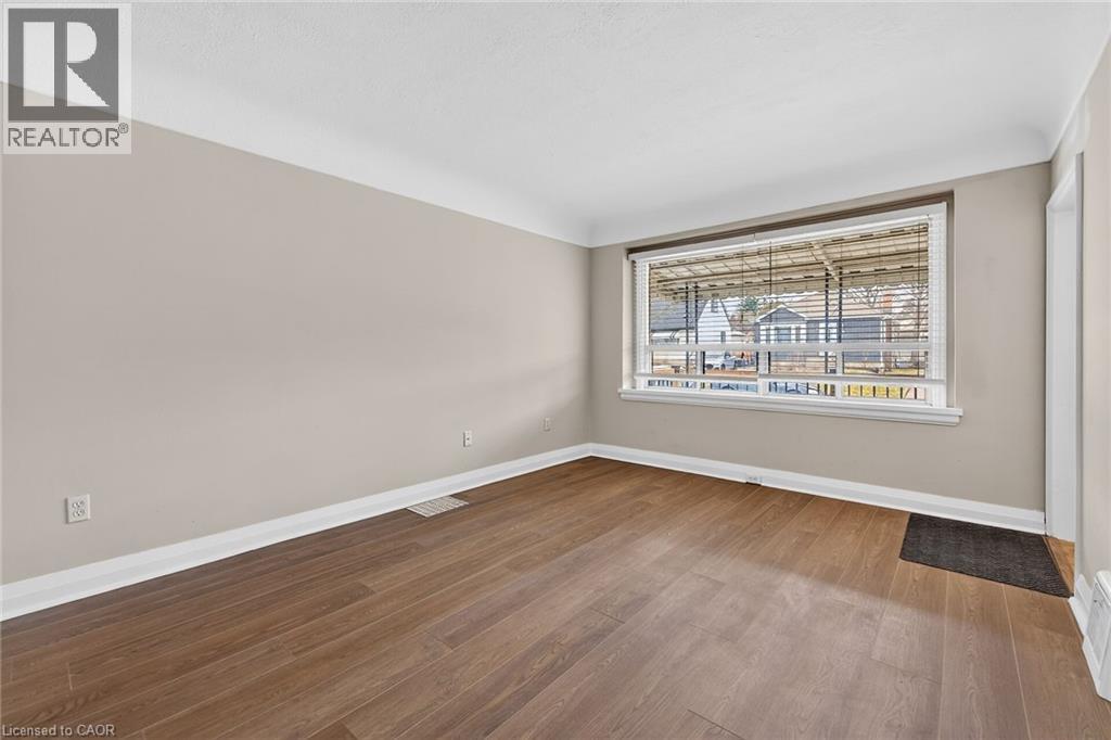219 East 21st Street, Hamilton, Ontario  L8V 2T6 - Photo 6 - 40815041
