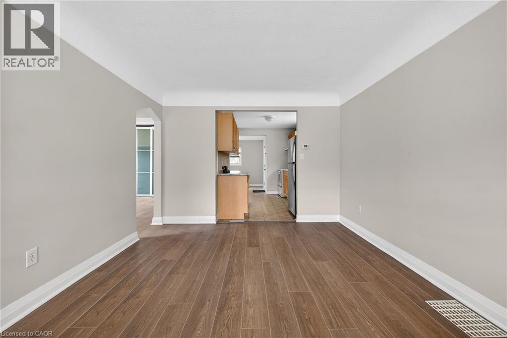219 East 21st Street, Hamilton, Ontario  L8V 2T6 - Photo 7 - 40815041